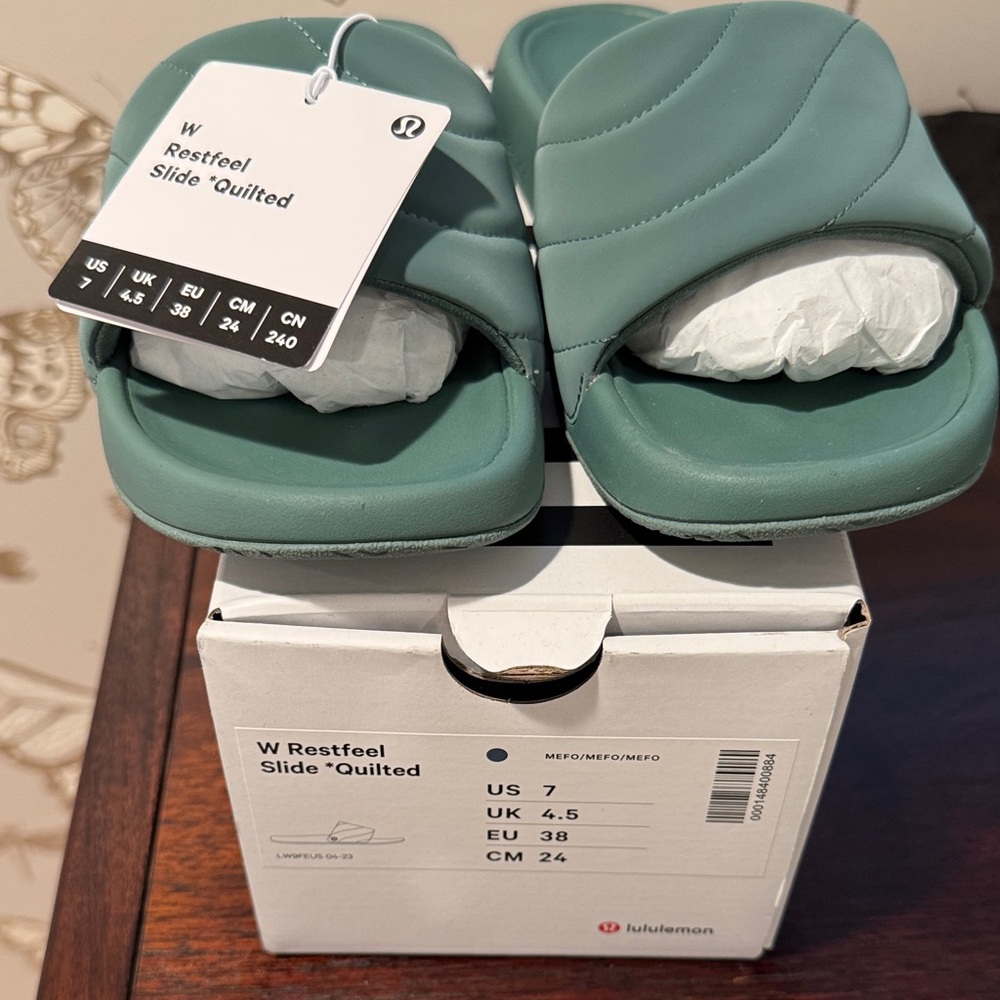 NWT, Lululemon Restfeel Green Quilted Slide Sandals. Size 7.